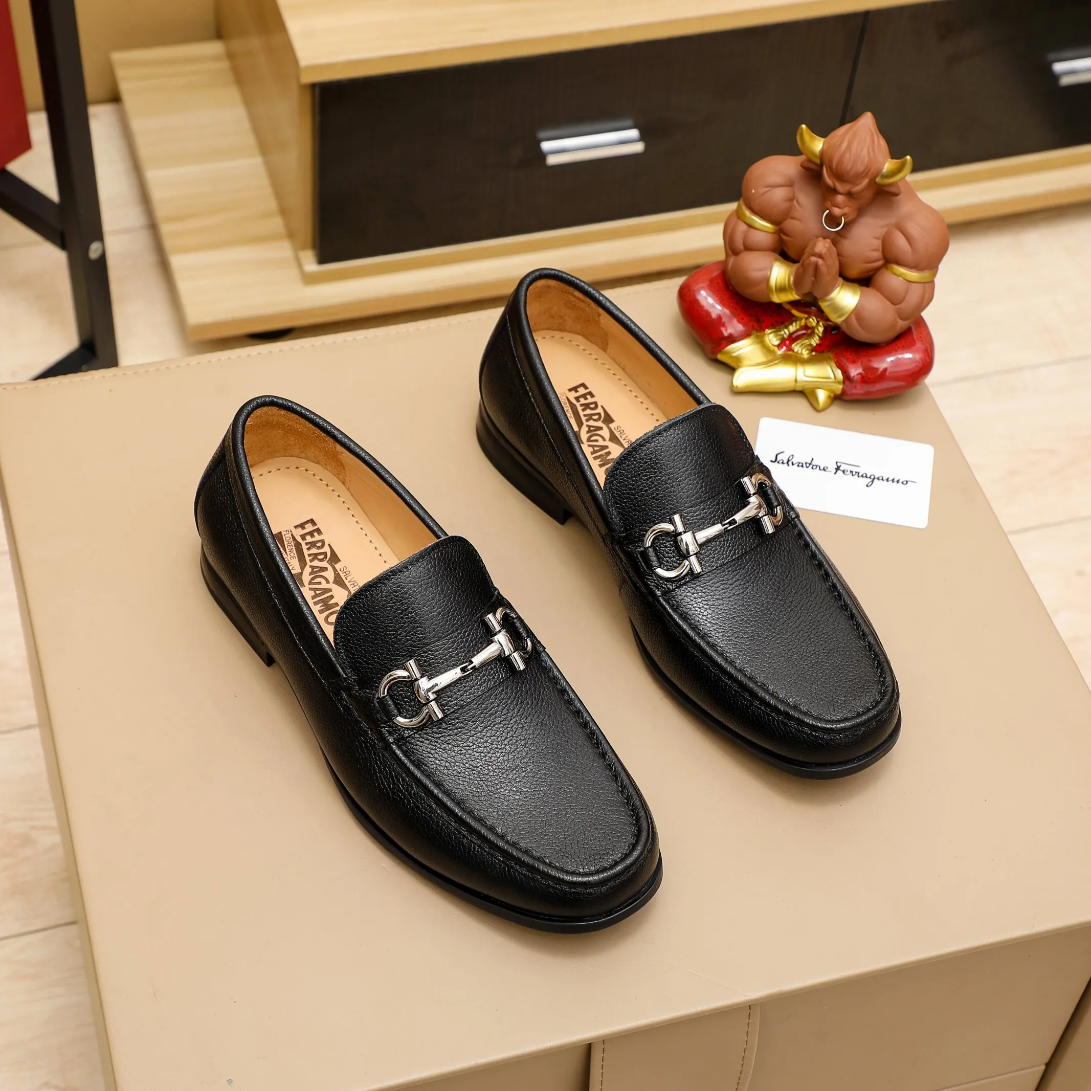 Men's clothing and shoes 💰460 🔥Ferragamo's new men's casual slip-on shoes🇨🇳Official website original 1:1 mold opening, original quality💯Fine workmanship, high-end luxury☘The upper is made of imported Italian first-layer cowhide🌴Luxury🐂leather lining🍓Rubber wear-resistant and non-slip outsole, breathable and comfortable to wear🍍The first choice for high-end men, black, size 38-45